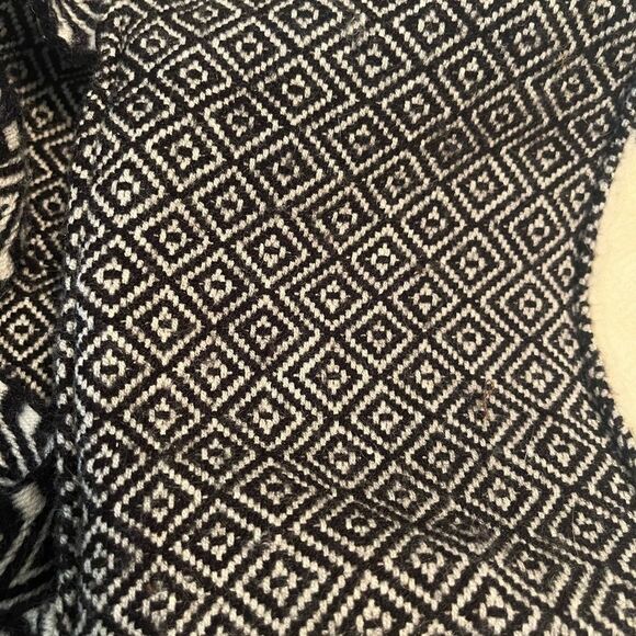 Black and Cream Textured Lama Backpack - Picture 13 of 13